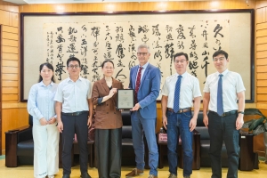 國際脊柱外科專家Kroeber教授2025中國行